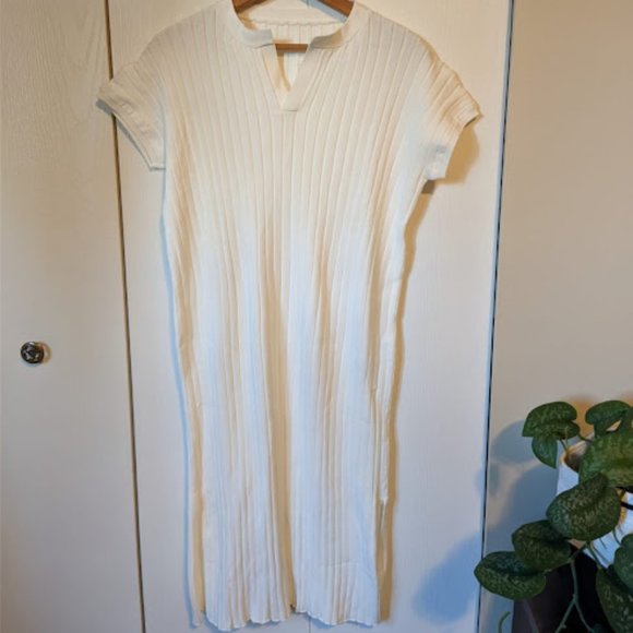 White shift dress with pleats (size s) - Picture 1 of 2